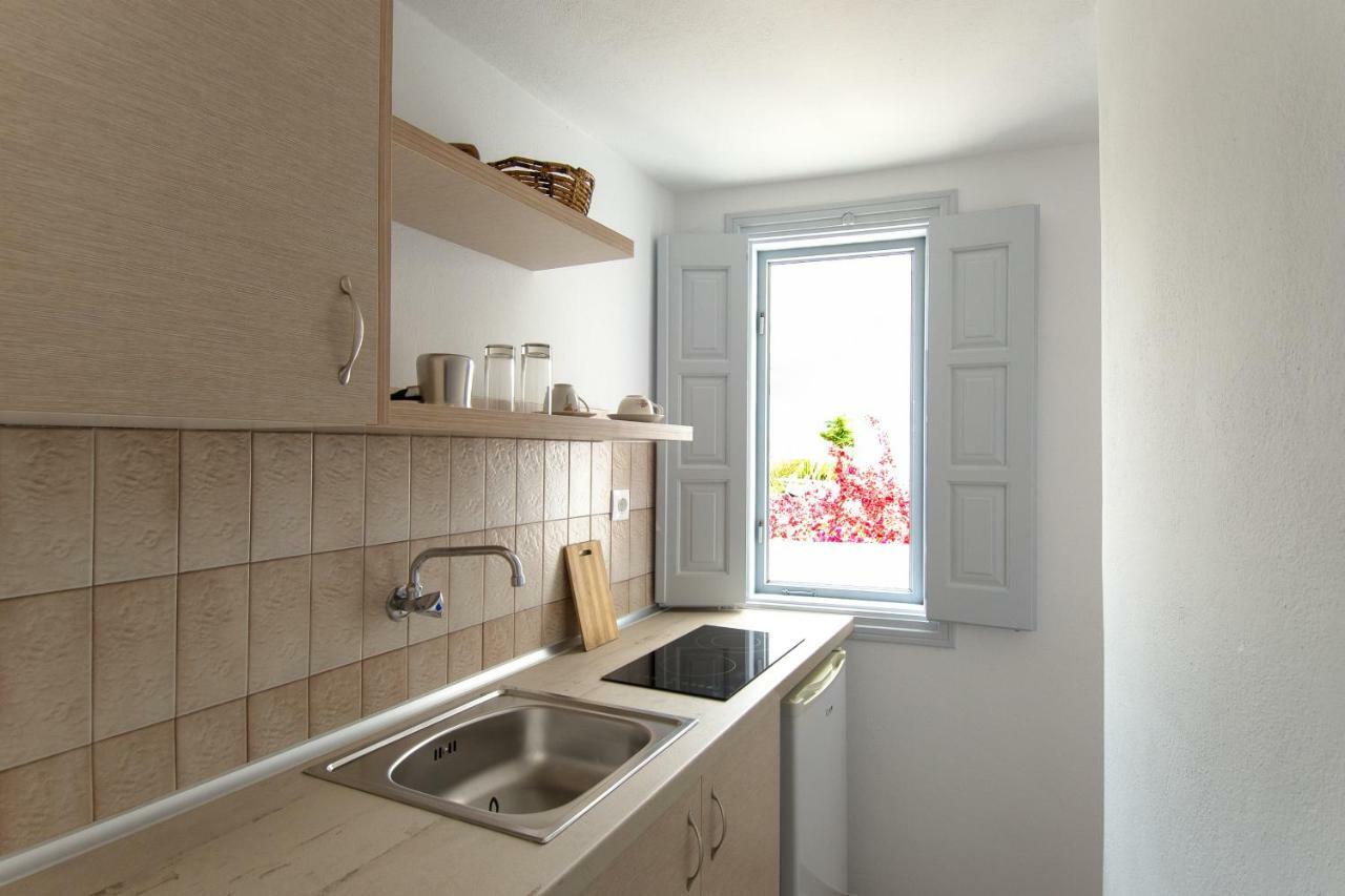 Evgenia Rooms And Apartments Folégandros Exteriér fotografie